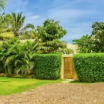 Villa Rodeada De Naturaleza En La Isla De Baru